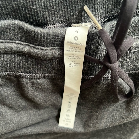 Lululemon Start Anew Skirt in Heathered Black (dark grey) Size 4 - Picture 3 of 5